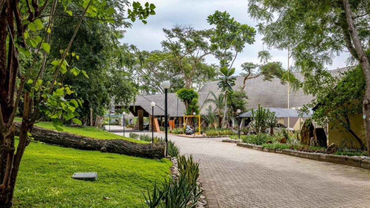 Sanbonani Hotel Hazyview Bagian luar foto