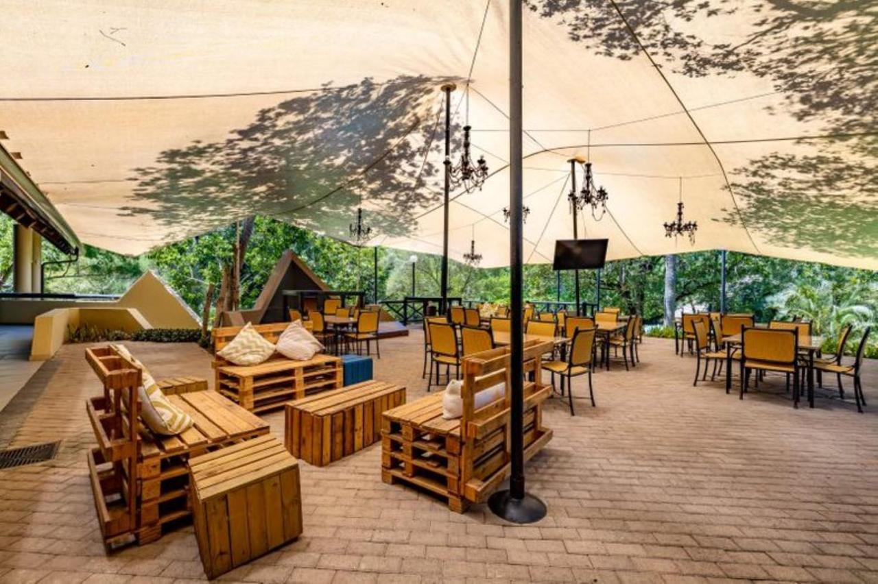 Sanbonani Hotel Hazyview Bagian luar foto