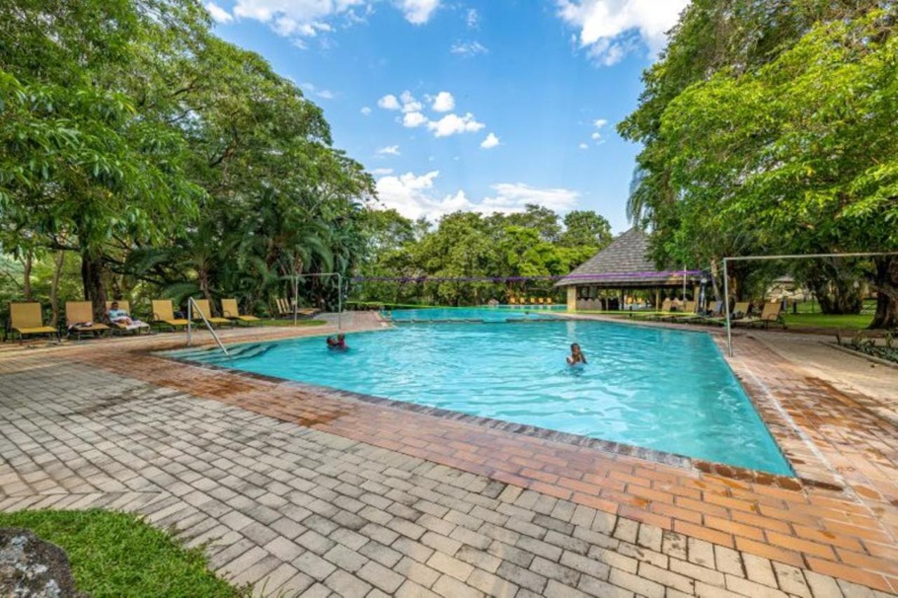 Sanbonani Hotel Hazyview Bagian luar foto