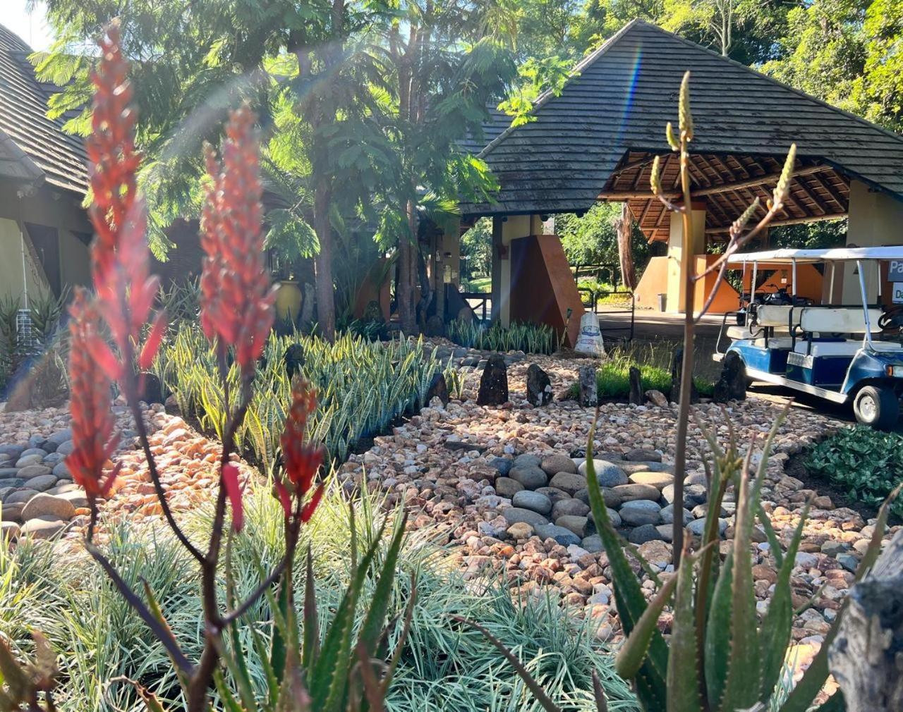 Sanbonani Hotel Hazyview Bagian luar foto