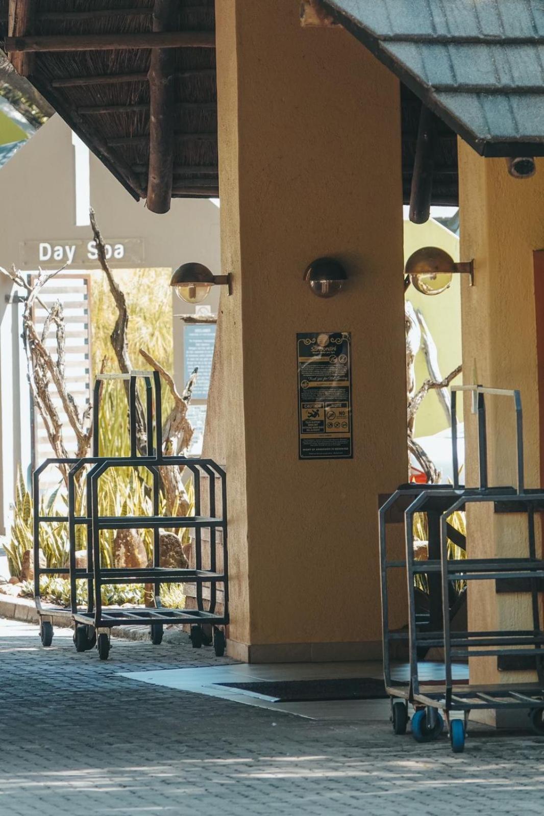 Sanbonani Hotel Hazyview Bagian luar foto